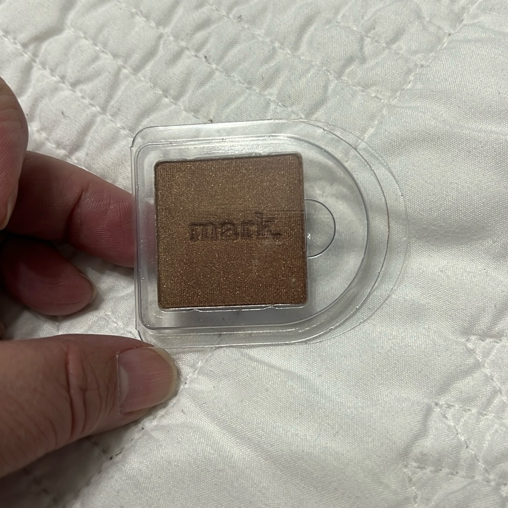 Avon Mark eyeshadow palette . Color Tiki